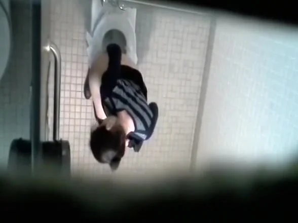 catch woman pissing in toilet