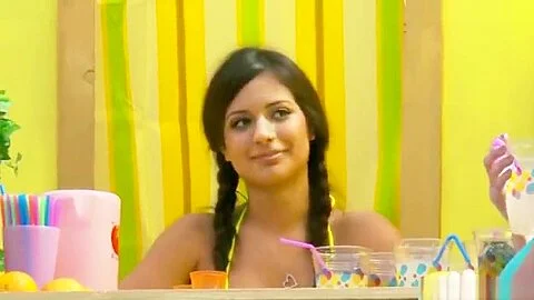 Classy dusky latina Jynx Maze is getting wild when receiving a cumshot on her face in public