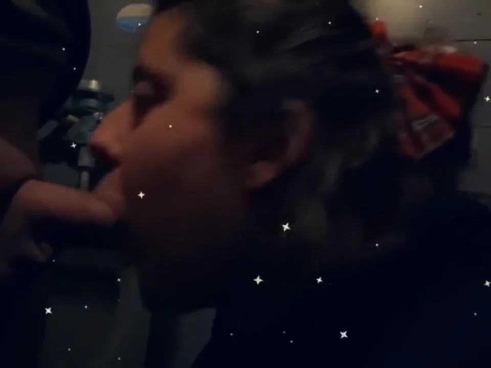 Gives Her Mechanic A Blowjob To Repair Her Car