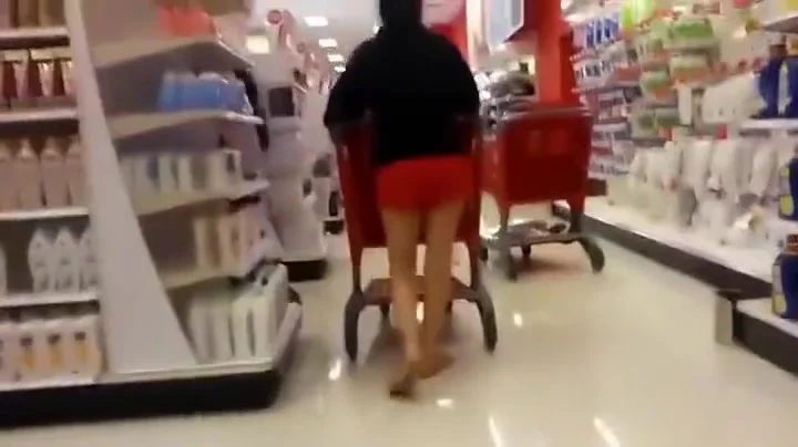 Stalking a milf shopping for groceries