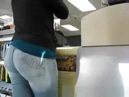 Latina's big ass in gas station shop