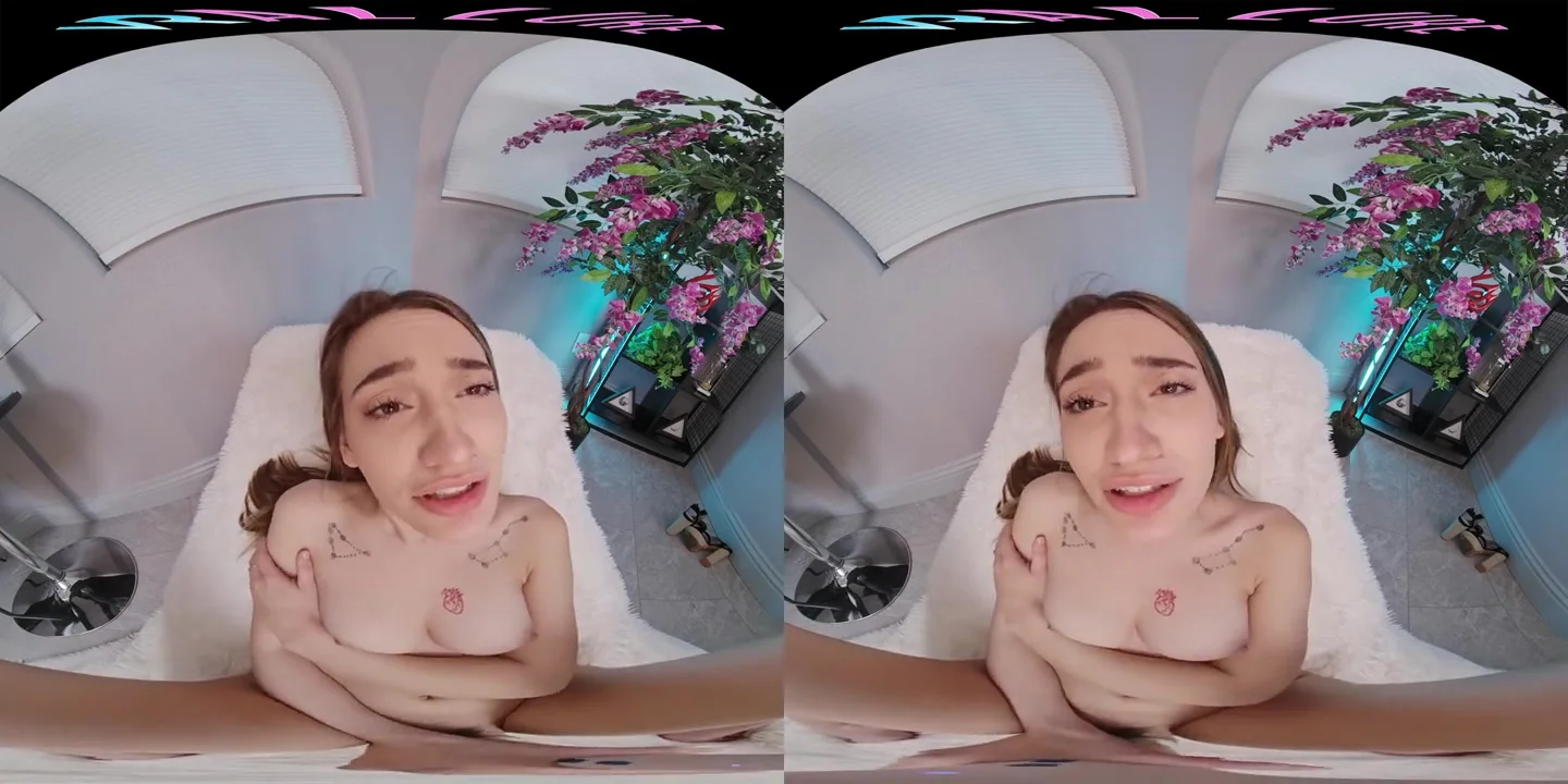 Perky brunette spinner plays with her sweet pussy in VR