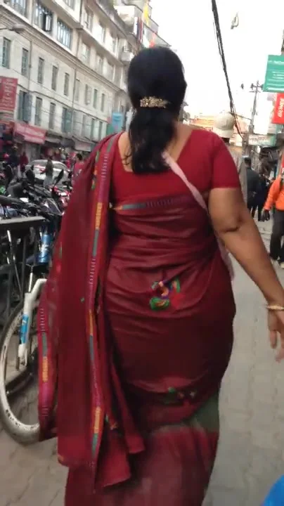 huge ass sexy Step mom in sari jiggling