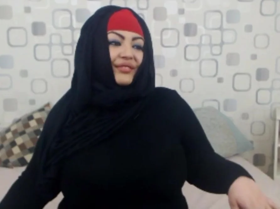 Muslim babe showing off the goods
