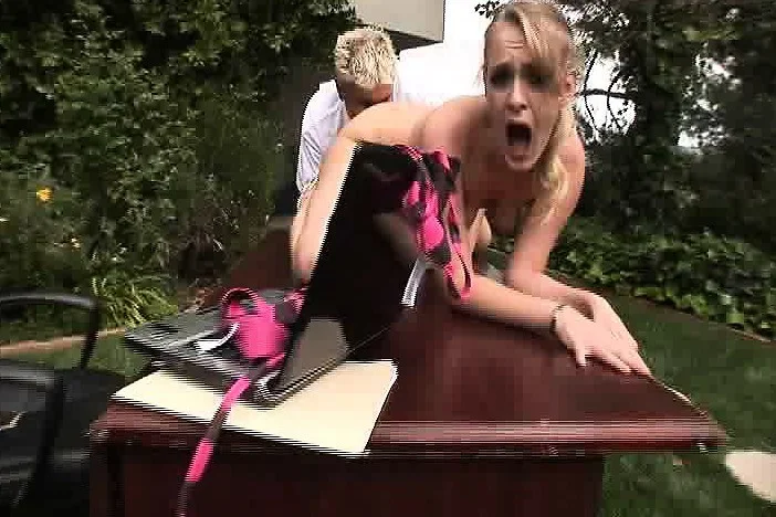 Busty blonde Kate Knox blows a dick and gets her pussy pleased outside