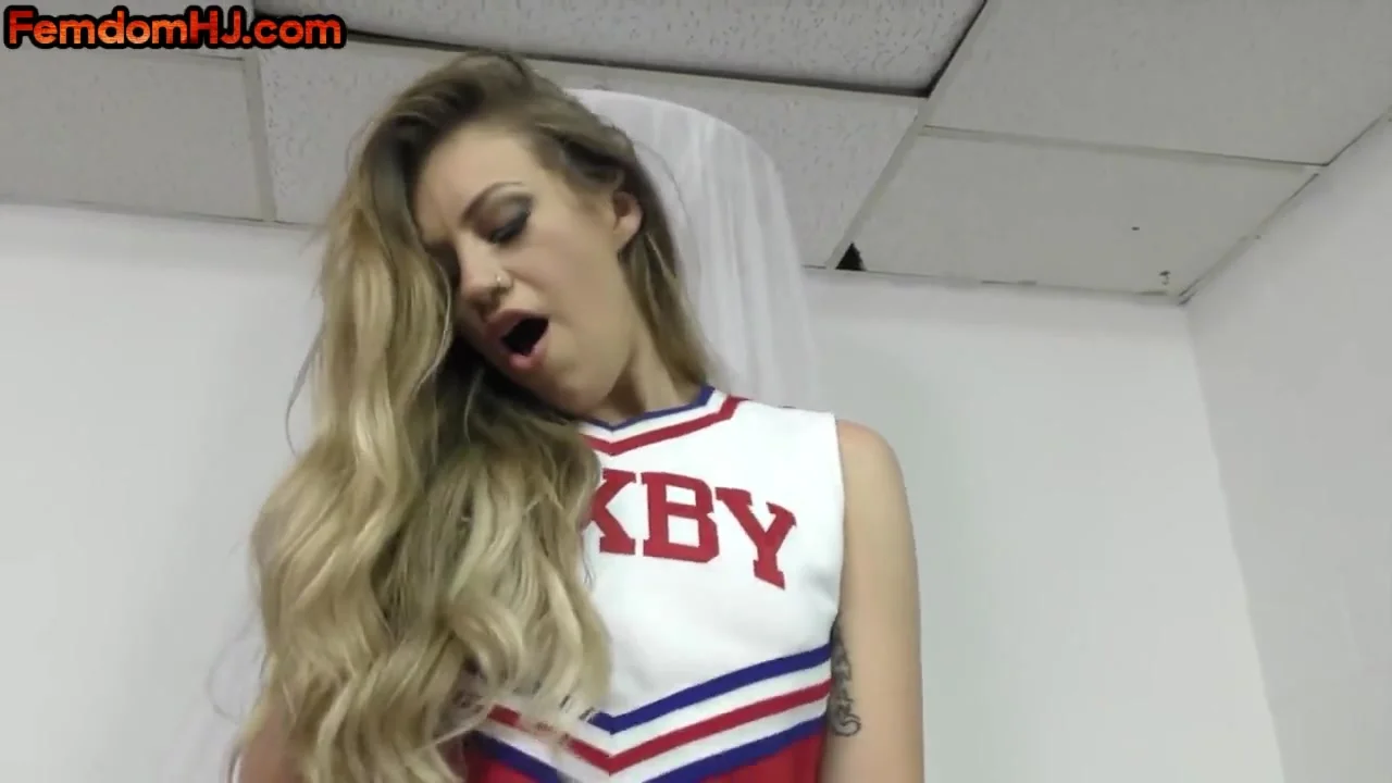 Femdom cheerleader amateur facesits sucks and rides
