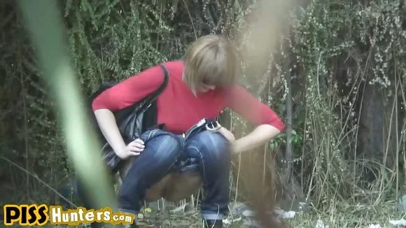 3 pissing girlfriends