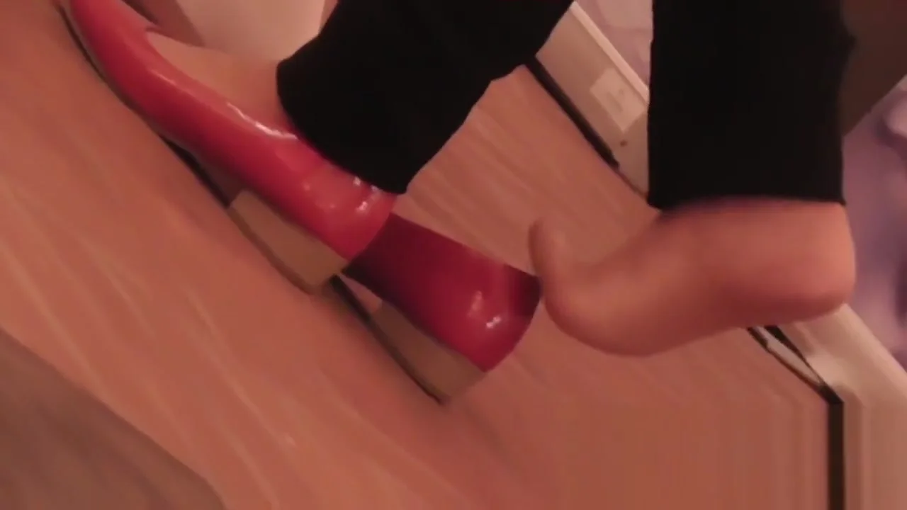 9 minutes pantyhose shoeplay with red flats