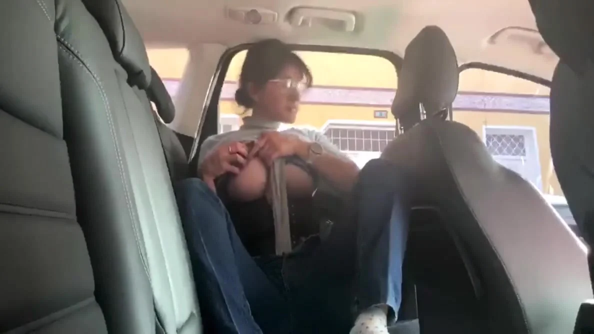 Car Boobs And Pussy Flash 4