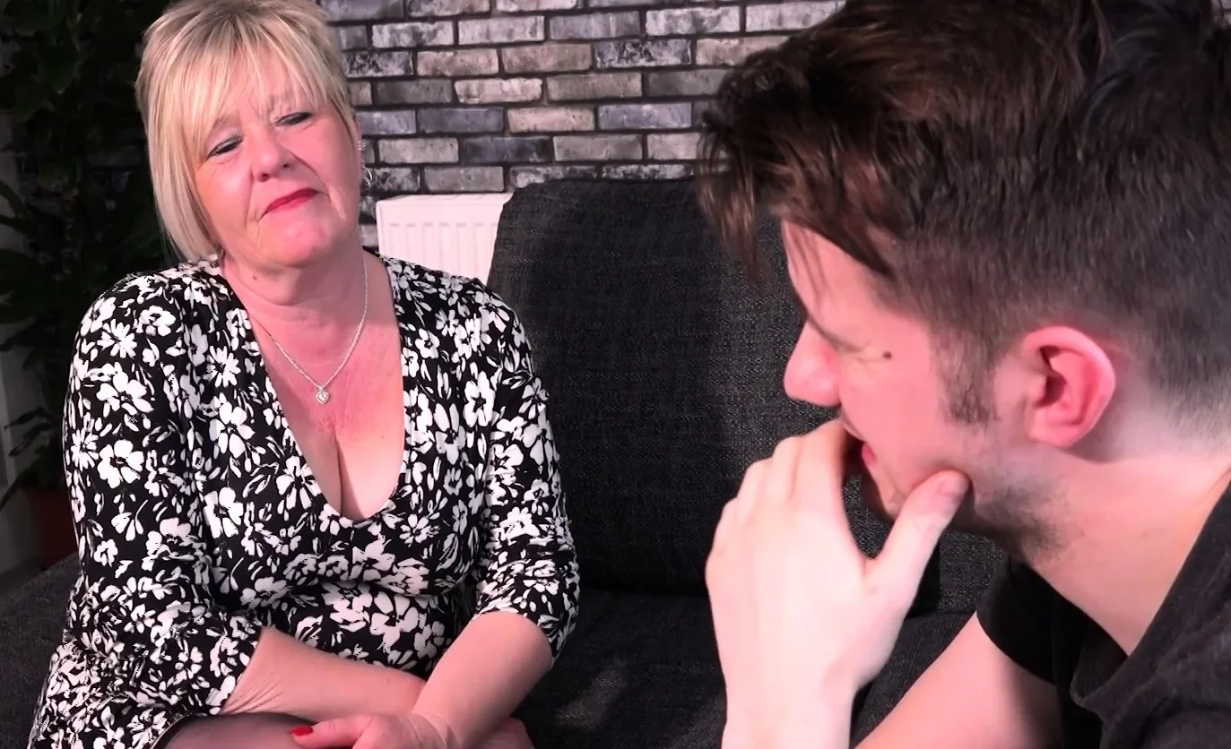[Mature.nl] - Curvy British GILF Chantelle is fucking and