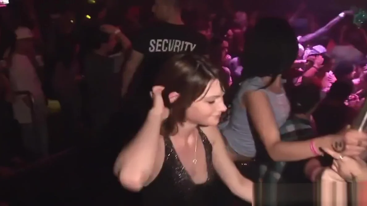 Hottie showing her amazing tits in public