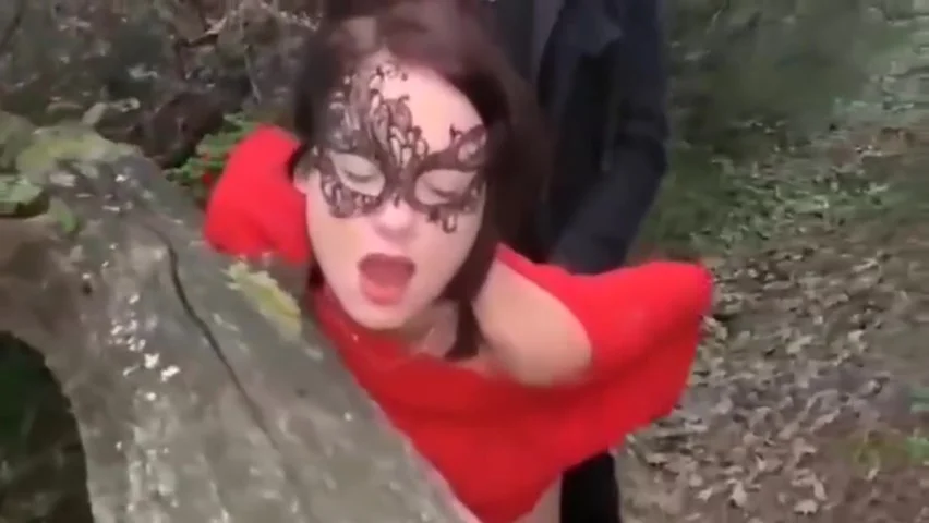 Surprise En Train De Baiser Avec Mon Mec Dans Les Bois (partie 2)