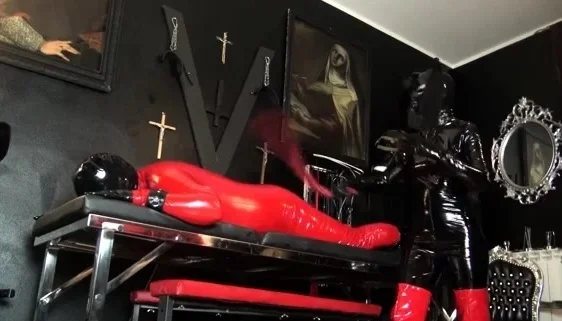 THE COUNTESS NYX - Latex Submission And Edging