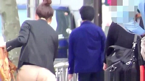 Spied on asian peeing