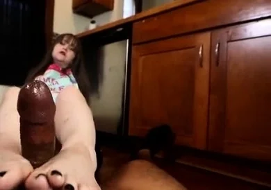 Footjob from a Horny Housewife - Prettylittlepawg