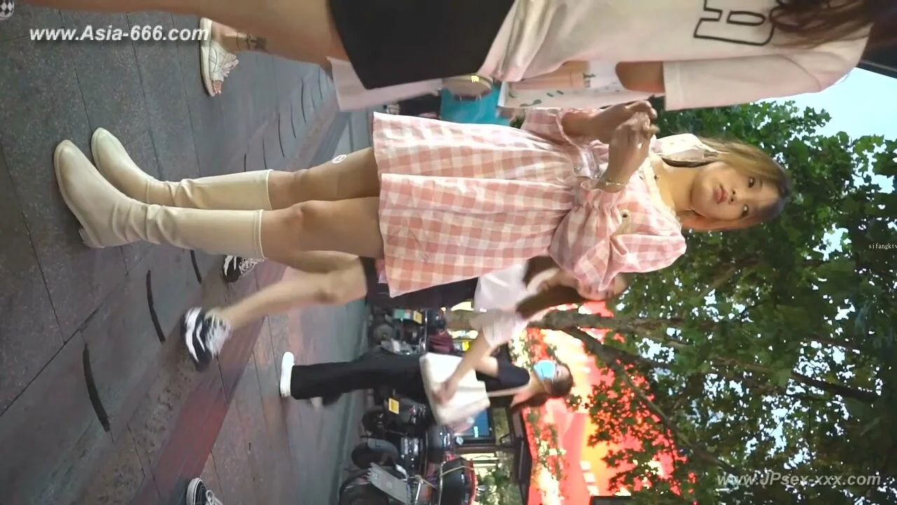 peeping chinese amateur upskirt.133