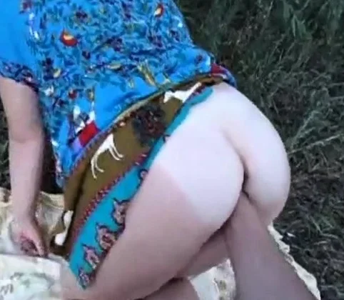 Russian married whore gets pussy fisting