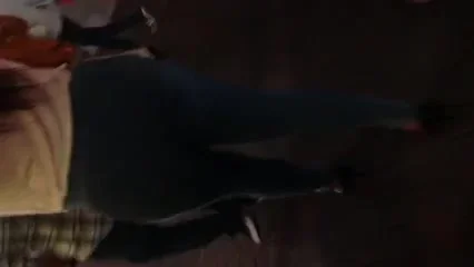 Big booty black girl in right jeans