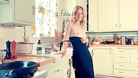 Fucking Your Friends Hot Step mom - Mona Wales