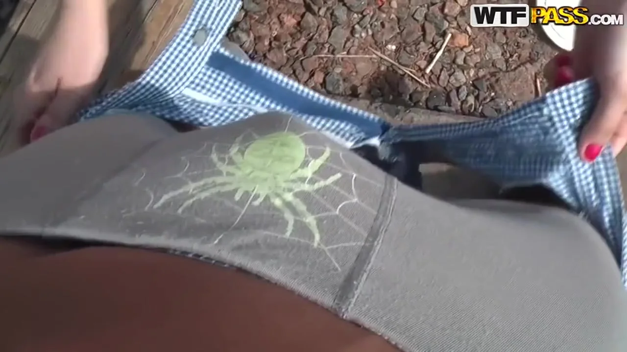 Euro Girl Doggystyle Fuck Outdoors In The Streets