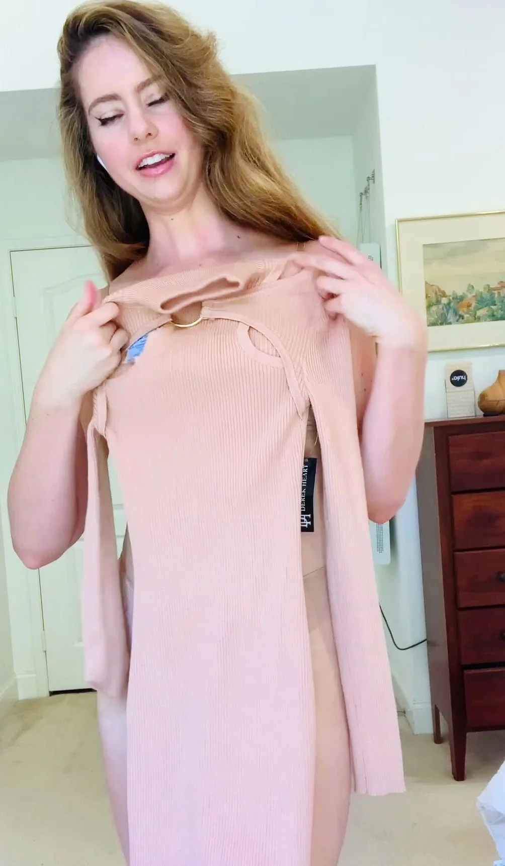 Amateur babes are good at masturbating as well