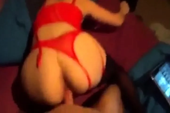Elle se bait baiser le premier soir en lingerie sexy
