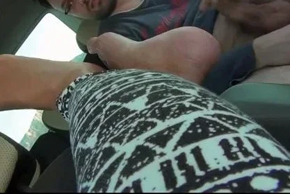 Piedi Leccati E Footjob In Auto Alessia Incontrata Dopo La