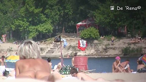 Beach voyeuring the naked couple of lovers