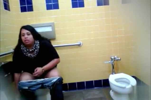 Lovely Brazilian fattie gets recorded urinating hard in a public restroom