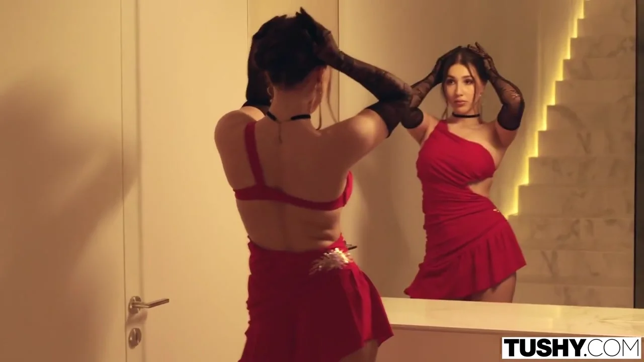 Fiery Tango Dancer Lisa Is Insatiable For Anal