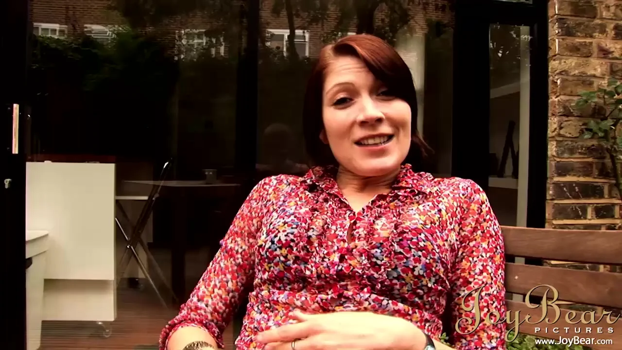 Hooking up British Lesbians in the toilet
