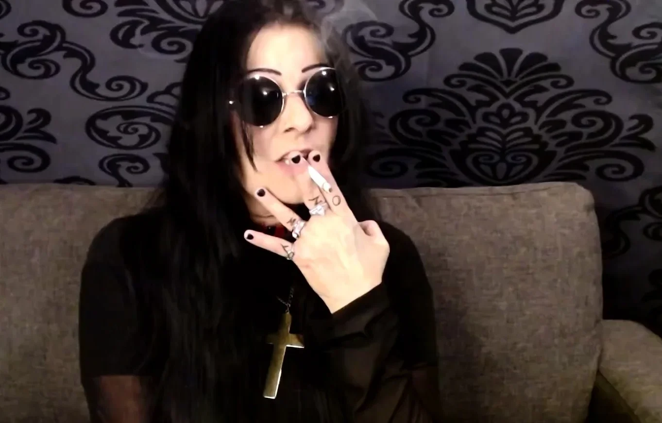 Lesbian OZZY Halloween Cosplay Smoking