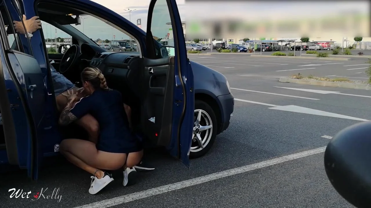 Slutty Girfriend Gives Head In Public Parking Lot With Wet Kelly