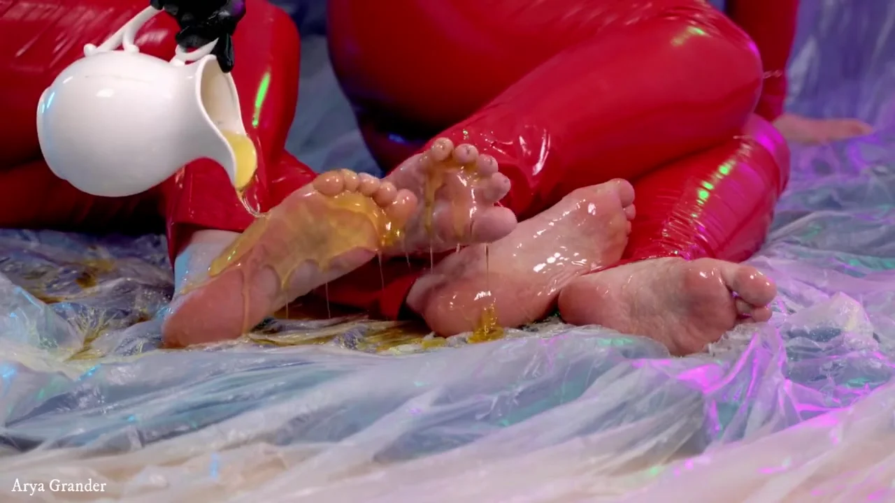Foot Fetish And Pussy Play Licking Ass Tease Fetish Clothes With Arya Grander