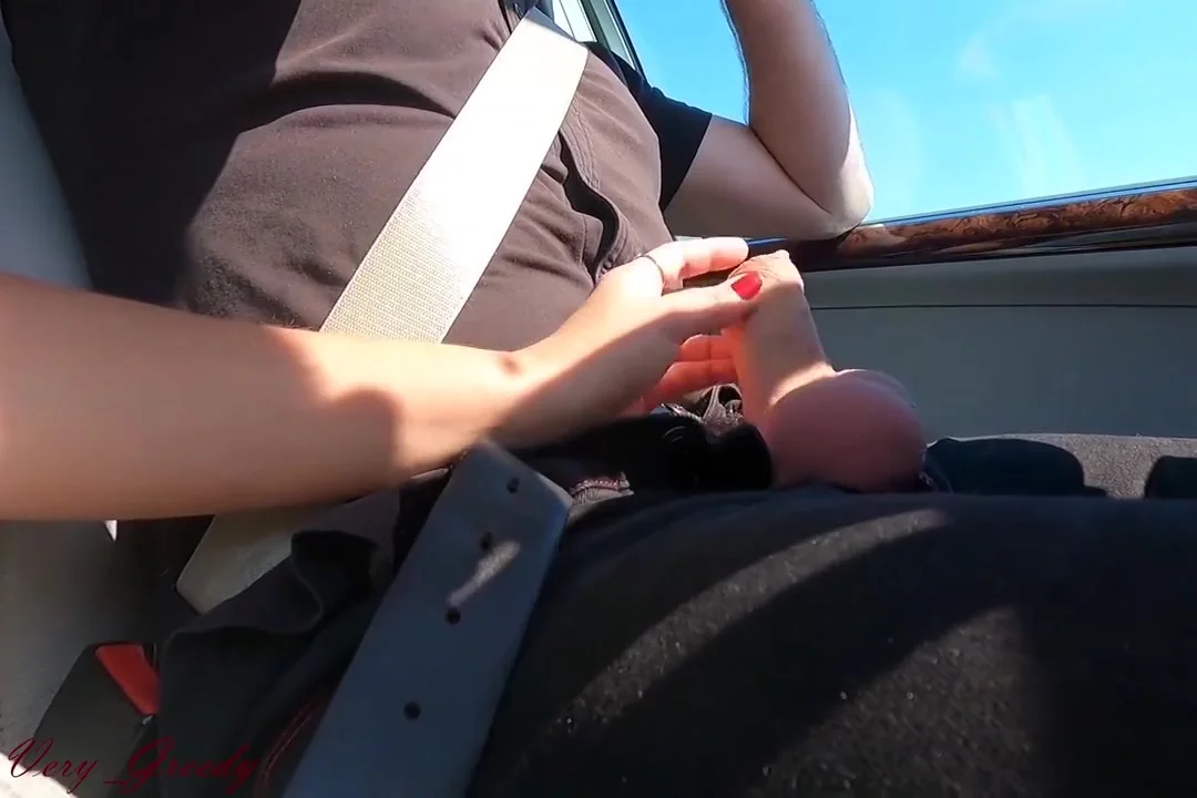 While Driving My Cousin Gourmande Wanks My Cock For A Long Time Before Sucking Me While I Drive! When I Finally Stop She Greedily Swallows All My Cum Without Losing A Drop 16 Min