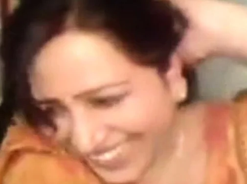 desi- very beautiful punjabi aunty sucking dick