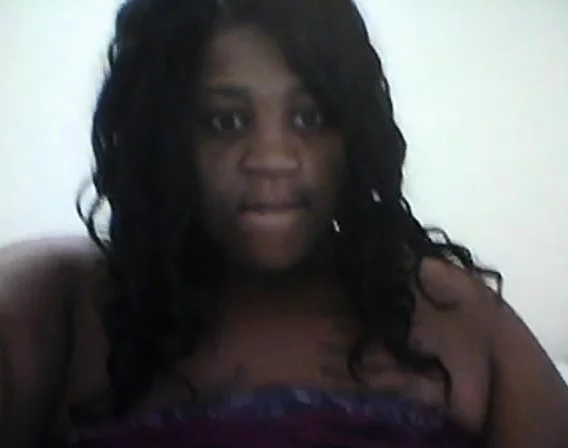 BBW webcam spreads her phat pussy.
