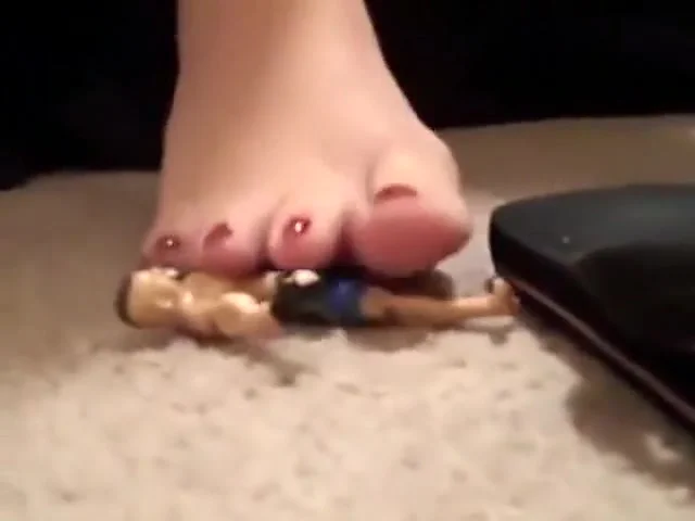 GIANTESS FOOT PLAY 3