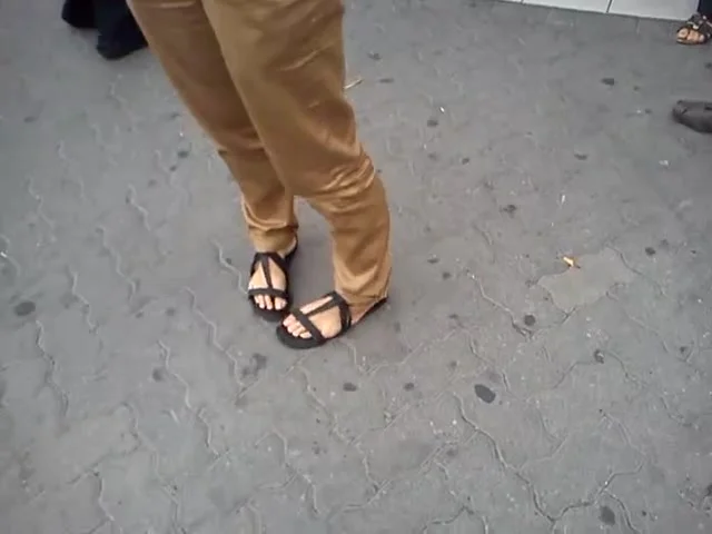 Public Feet 23