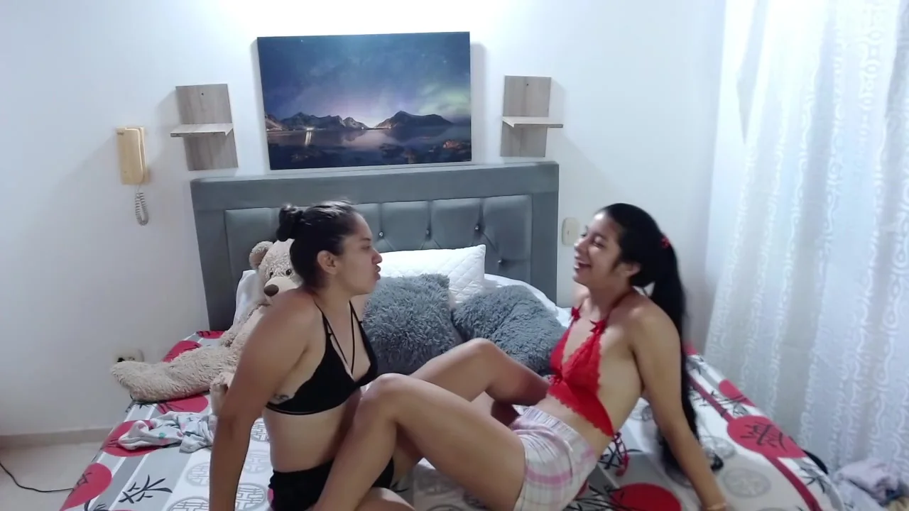 I Lower My Horny Stepsisters Fever Amateur Scissor