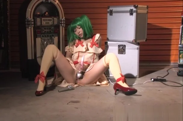 Kinky Japanese cosplay lover Chika Arimura makes a solo action