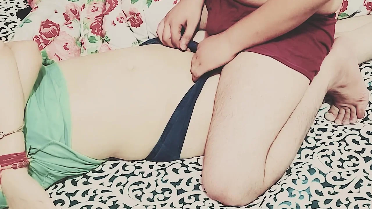 3 Step mom Ko Jaberjasti Letakr Maja Kiya