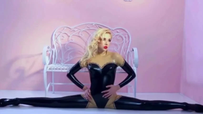 latex flexible slut 1