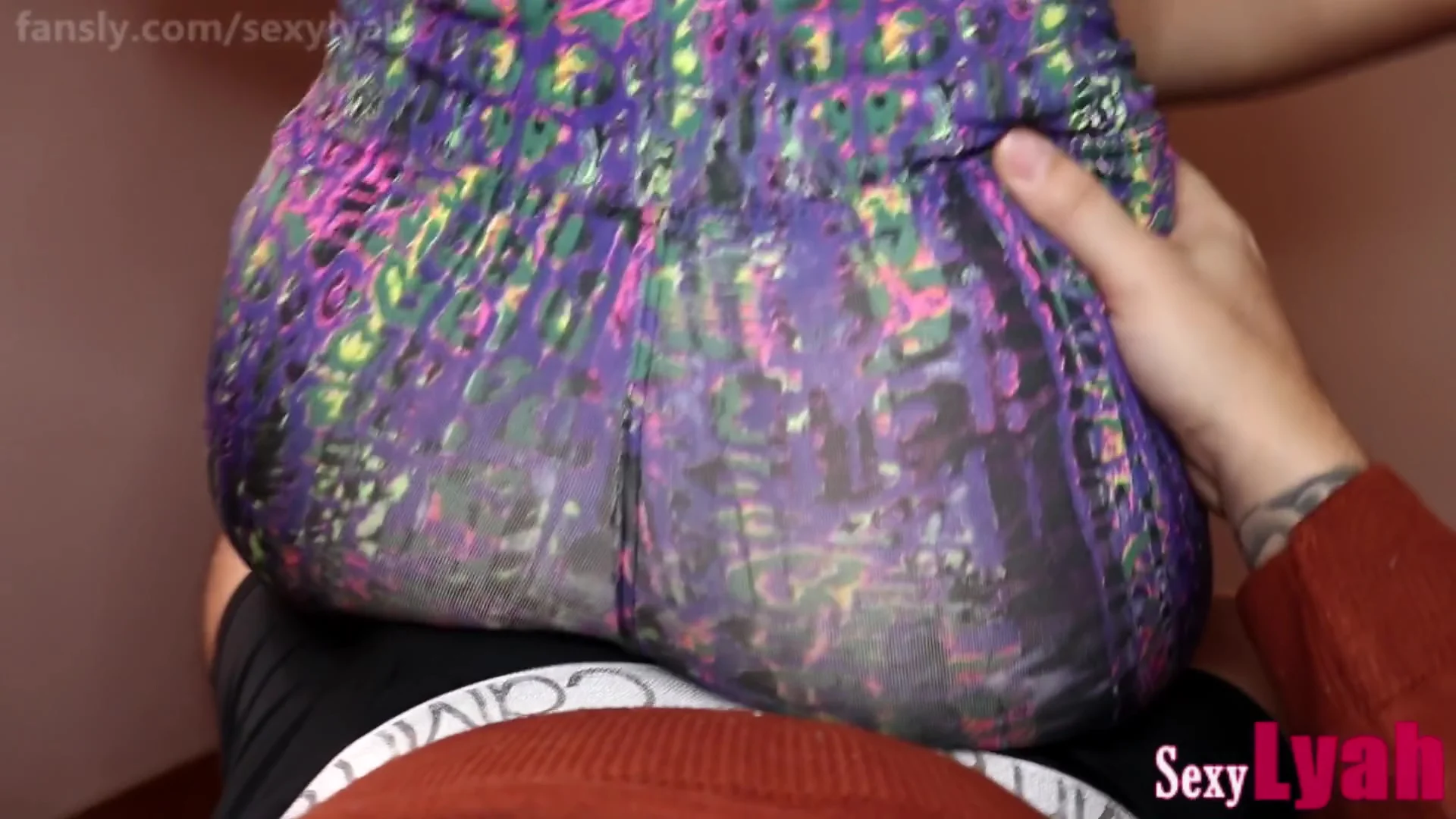 Amateur Latina In Tight Leggings Dancing On Cock Lap Dance Is Cardio!