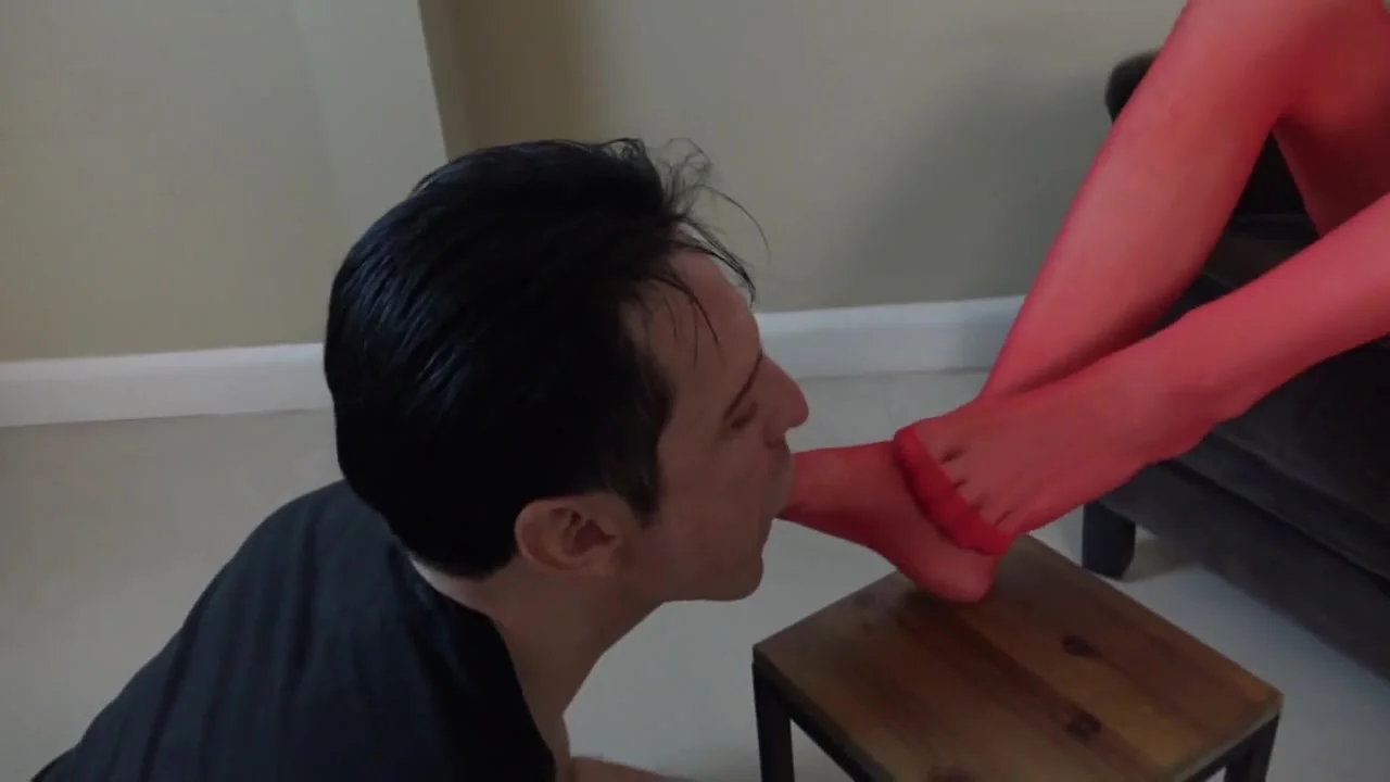 Foot worship of the red princess by Foot Girls