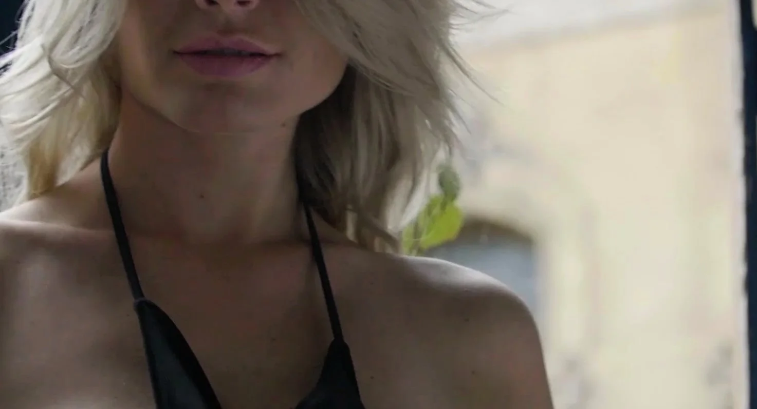 Classy MILF presenting her amazing tits