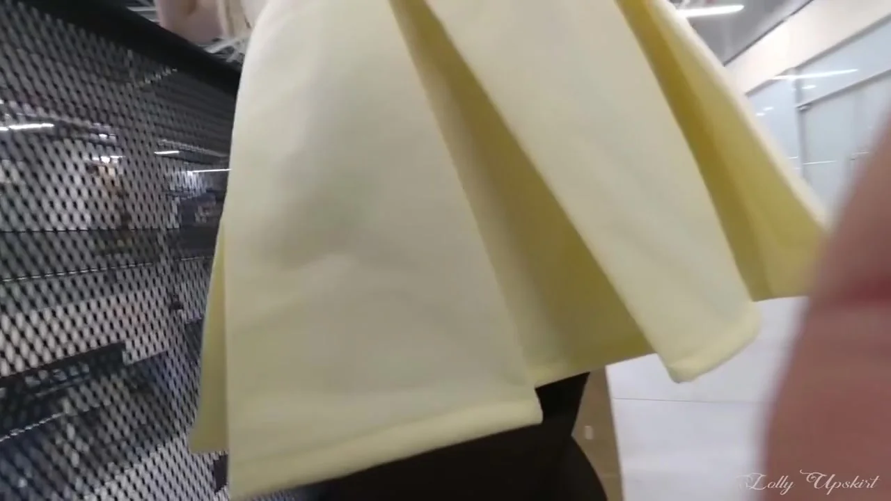 Petite Girl Flashing Pussy Under Miniskirt In Mall (risky Upskirt)