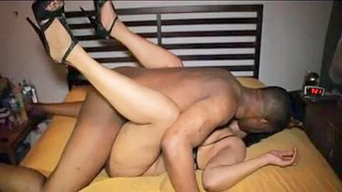 Amateur porn with a hot Ebony cougar