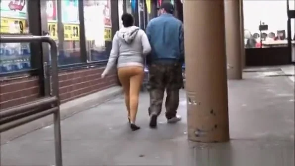 Big ass yellow leggings shopping