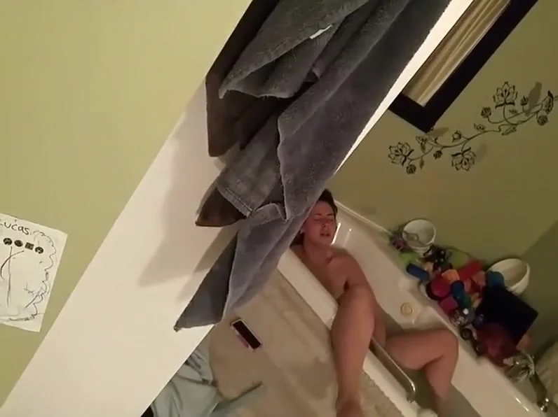 Step sister caught rubbing pussy in a bath